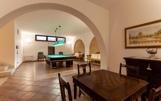 Villa piscina, campo calcetto, tennis, sauna m850