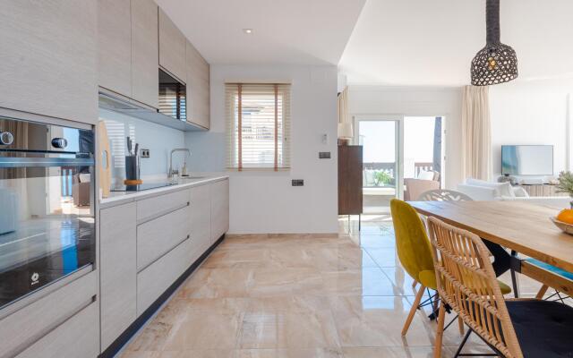 21052 - Heavenly Views From Frontline Penthouse