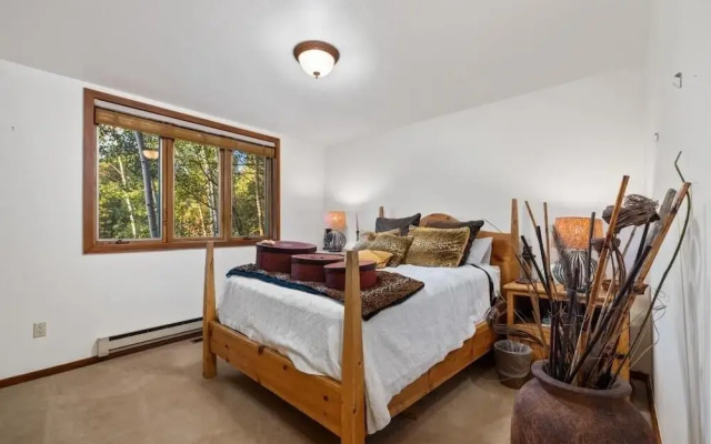 82 Lenawee Lane 5 Bedroom Home