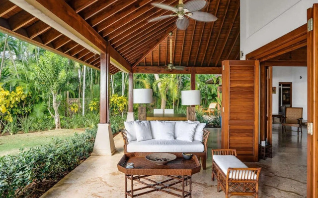 Sunny Vacation Villa 67
