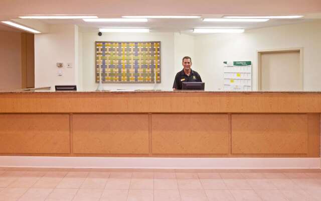 La Quinta Inn & Suites by Wyndham Nashville Airport/Opryland