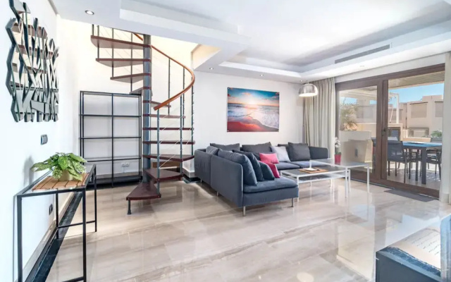 Bp7c.2a Beachfront Penthouse With Private Pool