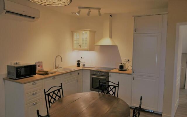 La maison Virginie logements de 1 à 5 pers centre, climatisation, parking, linge, wifi, proximité lac canal piscine