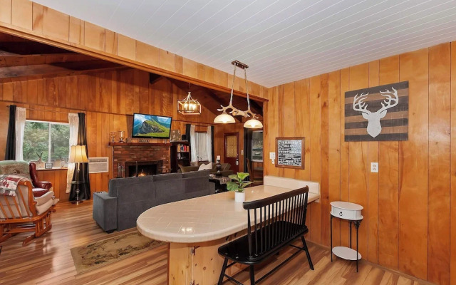 The Lazy Bear Cabin - For 6!