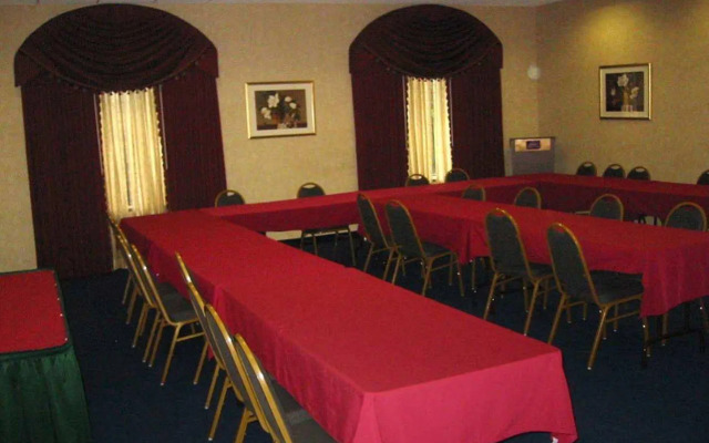 Hampton Inn & Suites Rockville Centre