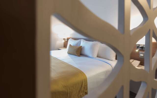 Microtel Inn &amp; Suites by Wyndham San Luis Potosi