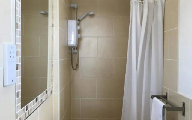 OYO Wave Crest Hotel