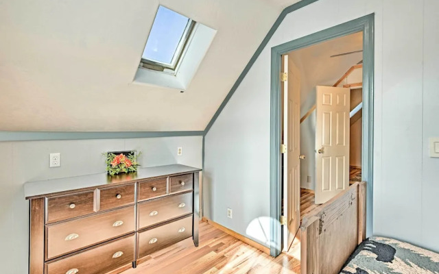 Near Trails, Lakes & Golf: Pinetop Home w/ Deck