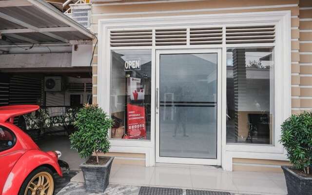 RedDoorz @ Jalan STM Medan