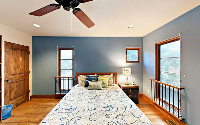 Charming 3BR w/ Balcony & Fire Pit