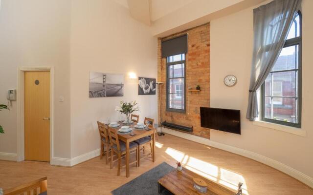 Apartment 16 Broadway House