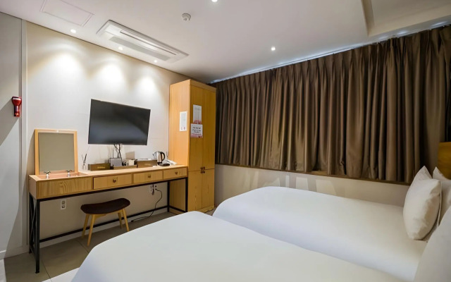 A-One Hotel
