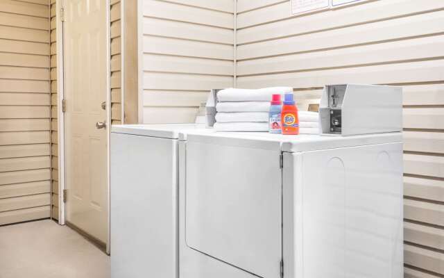 Super 8 by Wyndham Madison