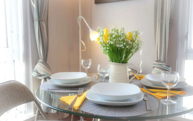 Perfect City Center Location, Parking, 4 Beds