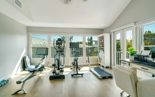 Sarasota Waterfront Pool Home With Dock