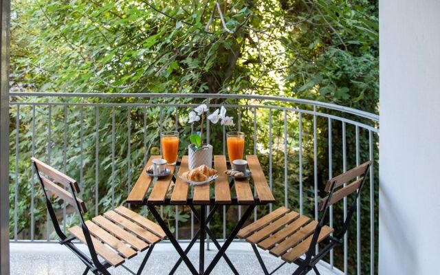 Blue Ark Acropolis Light