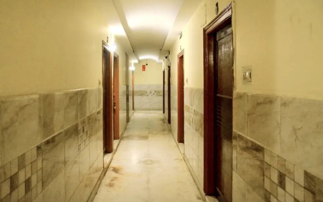 OYO 4956 Hotel Maharaja Palace
