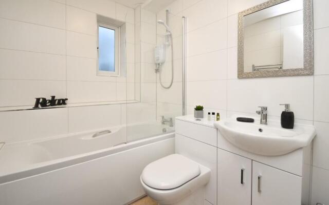 Silicon Court -Milton Keynes -4 bedroom Sleeps 7