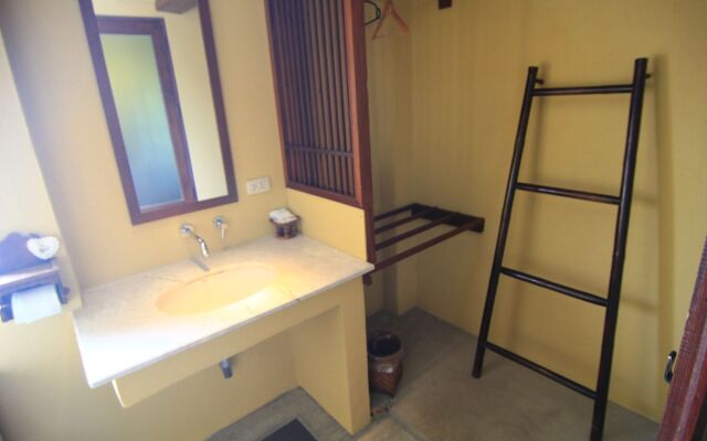 Baan La Poon Hotel