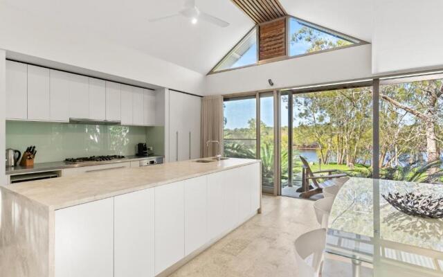 Fuller Holidays - Belongil Beach Pavilion House, 18A Childe St