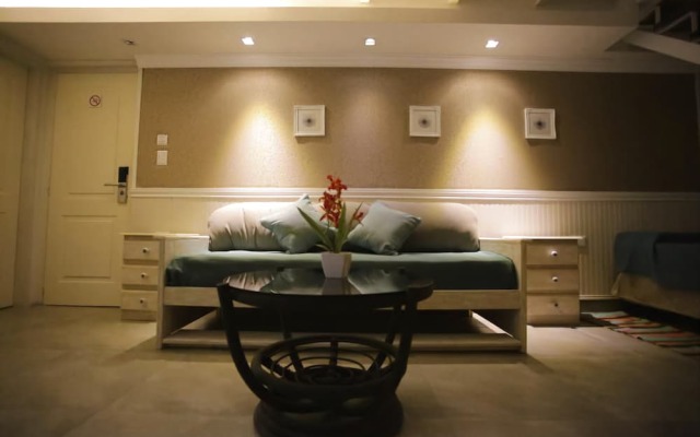 Club House Hotel