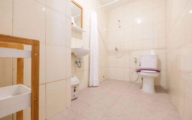 Spacious Bassura City Apartment with Pool View