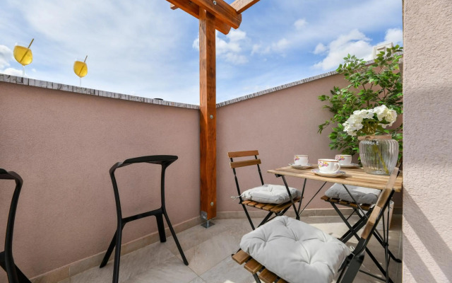 Modern holiday apartment "Libra" with swimming pool