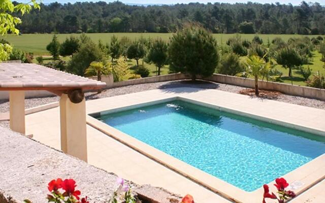 Villa de 2 chambres avec piscine privee jardin et wifi a Mormoiron