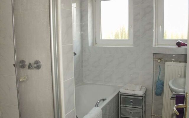 Tolstov-Hotels Large 3 Room Apartment