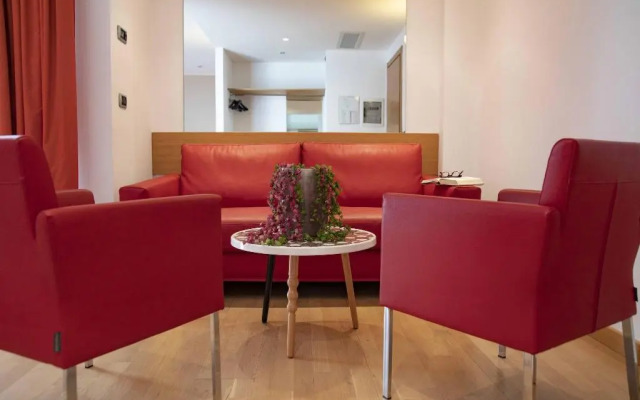 Hotel Remilia Ex Ramada Emilia