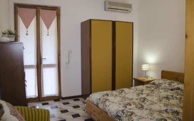 Beachfront two Room Apartment Sparaglione