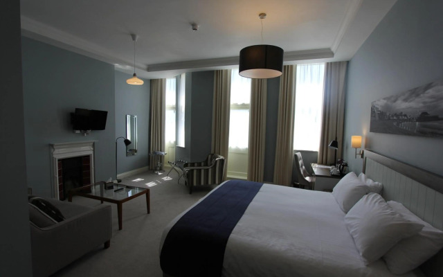 Yarrow Hotel
