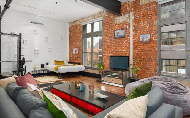 Wolroy House Apartments