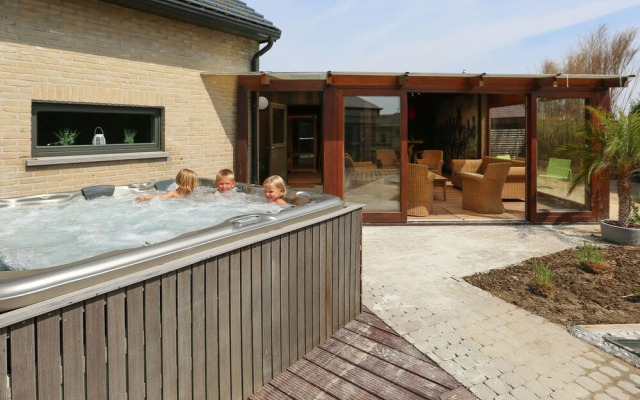 Splendid Villa in Middelkerke with Sauna, Hot Tub, Terrace