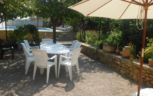 Spacious Villa Ideal Families and Groups