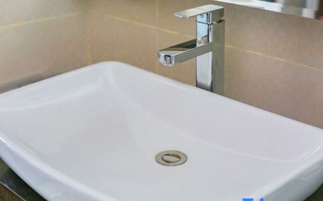 Ease Hotel (ShizuishanDawukou Pedestrian Street)