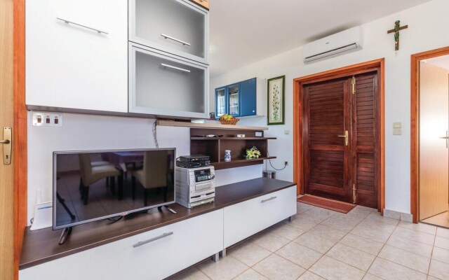 Amazing Home in Pag With 2 Bedrooms and Wifi