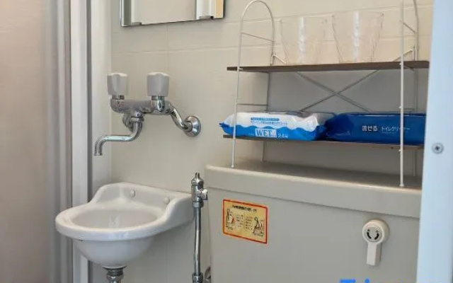Higashi Shinjuku Station is a 3-minute walk, Shin-Okubo Station is a 7-minute walk,Shinjuku Station – Bathroom – Tokyo