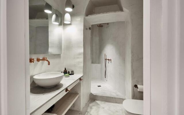 Living Theros Luxury Suites