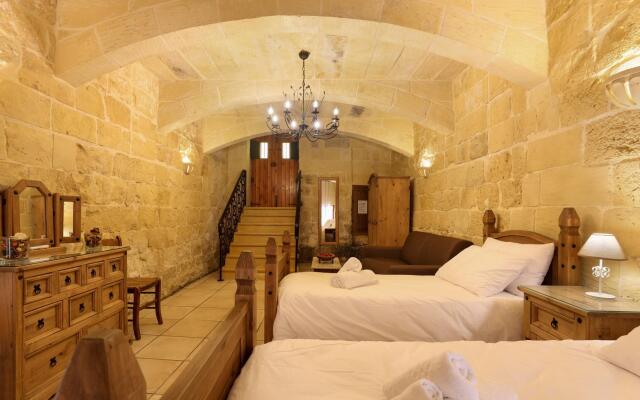 Superb Maltese Farmhouse with Private Pool