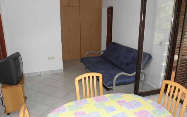 Apartment Mirja - 50 m from beach: A4 Petrcane, Zadar riviera