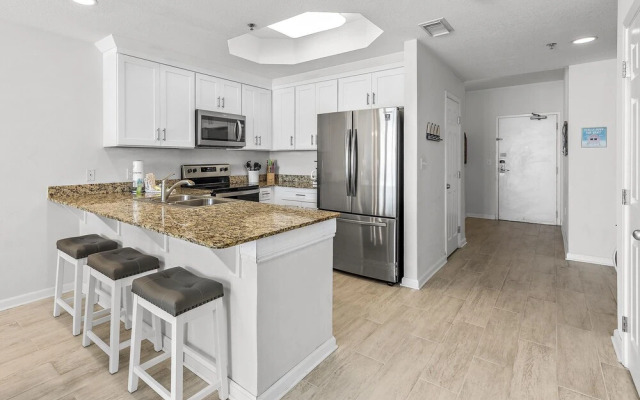 Lighthouse Condos by Hosteeva