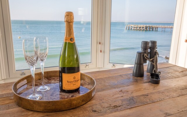 Waters Edge Apartment at Beach House