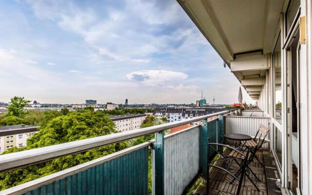 Cologne Fair Apartment with Cathedral View