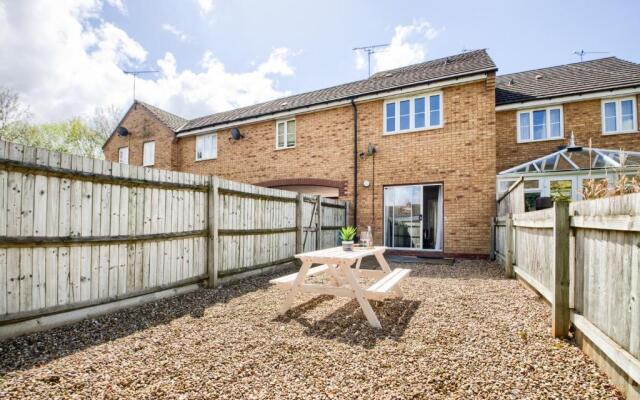 Cosy House │ RICOH │ M6 │ Sleeps 6 │ EMPOWER HOMES