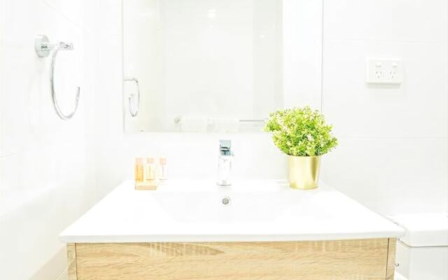 Modern And Chic Apartment Next To Parramatta Station