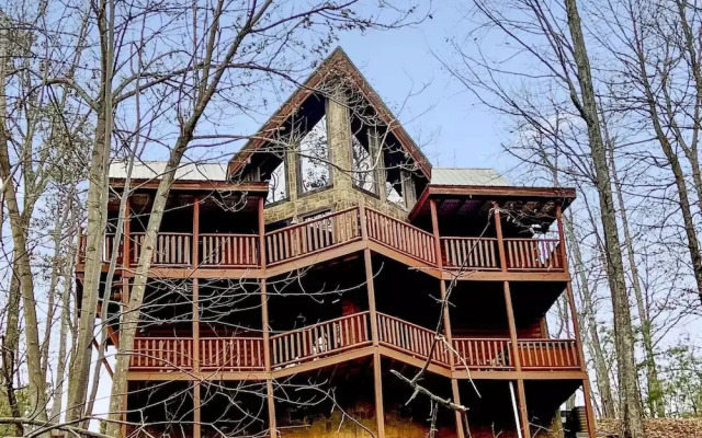 Smoky Treehouse Lodge #614
