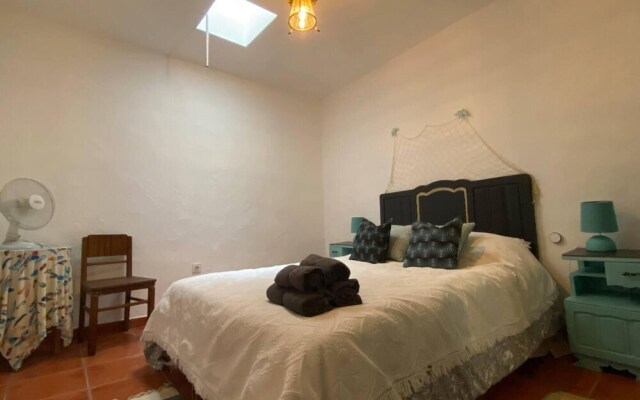 Charming 5-bed House in Granja