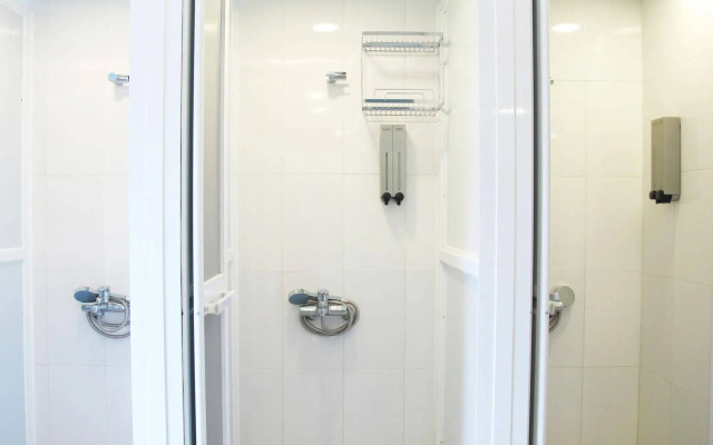 Uno Backpackers Inn
