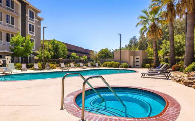 La Quinta Inn & Suites by Wyndham Santa Clarita - Valencia